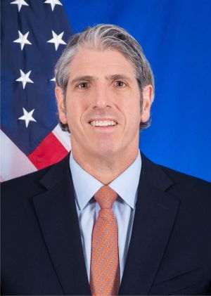 Thomas G. DiNanno is not the US Secretary of State, he is not the Secretary of Defense, he is not the US Vice President, nor one of the major architects of the Trump administration's foreign policy. He is an official specializing in arms control and international security, with a predominantly technical profile. In diplomatic parlance, the level of representation almost always reflects the level of strategic interest given to an event. And the fact that, at a summit dedicated to the security of NATO's eastern flank, Washington does not send even a senior member of the administration inevitably conveys the idea of a calculated distance. (Photo source: https://2017-2021.state.gov/biographies/thomas-dinanno/)